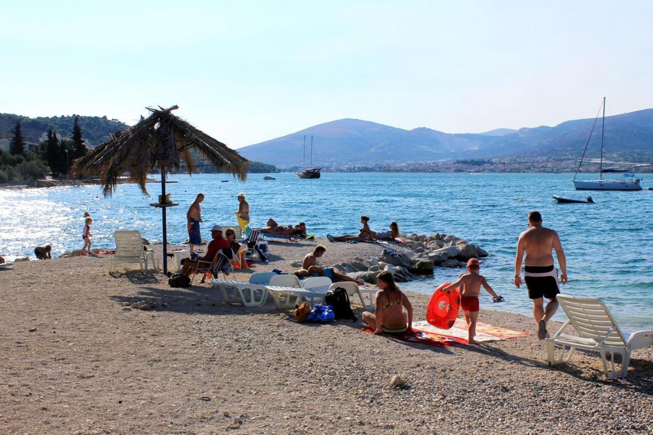Apartments With A Parking Space Mastrinka, Ciovo - 4324 Trogir Bagian luar foto