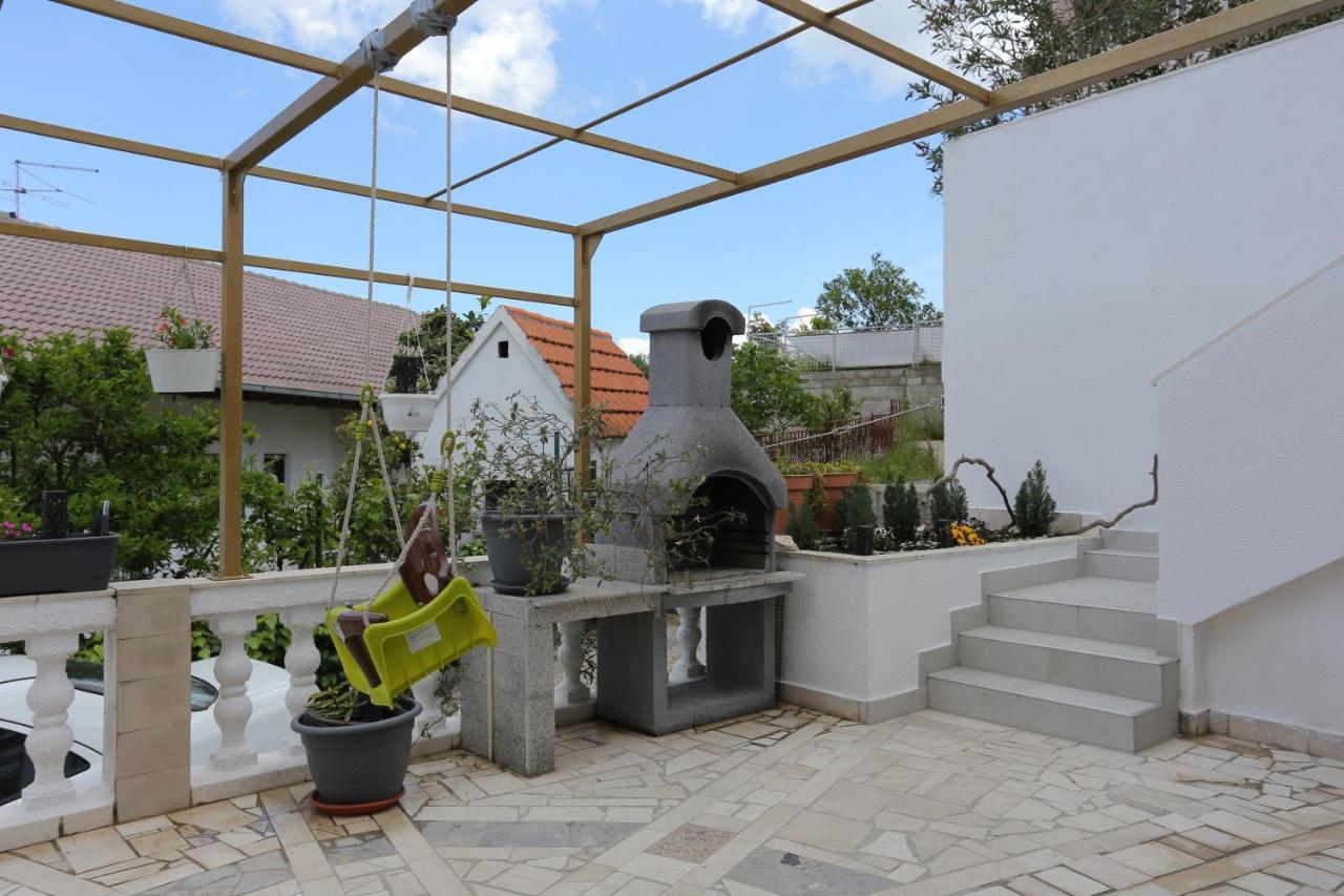 Apartments With A Parking Space Mastrinka, Ciovo - 4324 Trogir Bagian luar foto