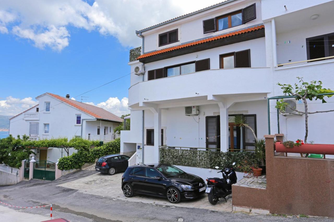 Apartments With A Parking Space Mastrinka, Ciovo - 4324 Trogir Bagian luar foto