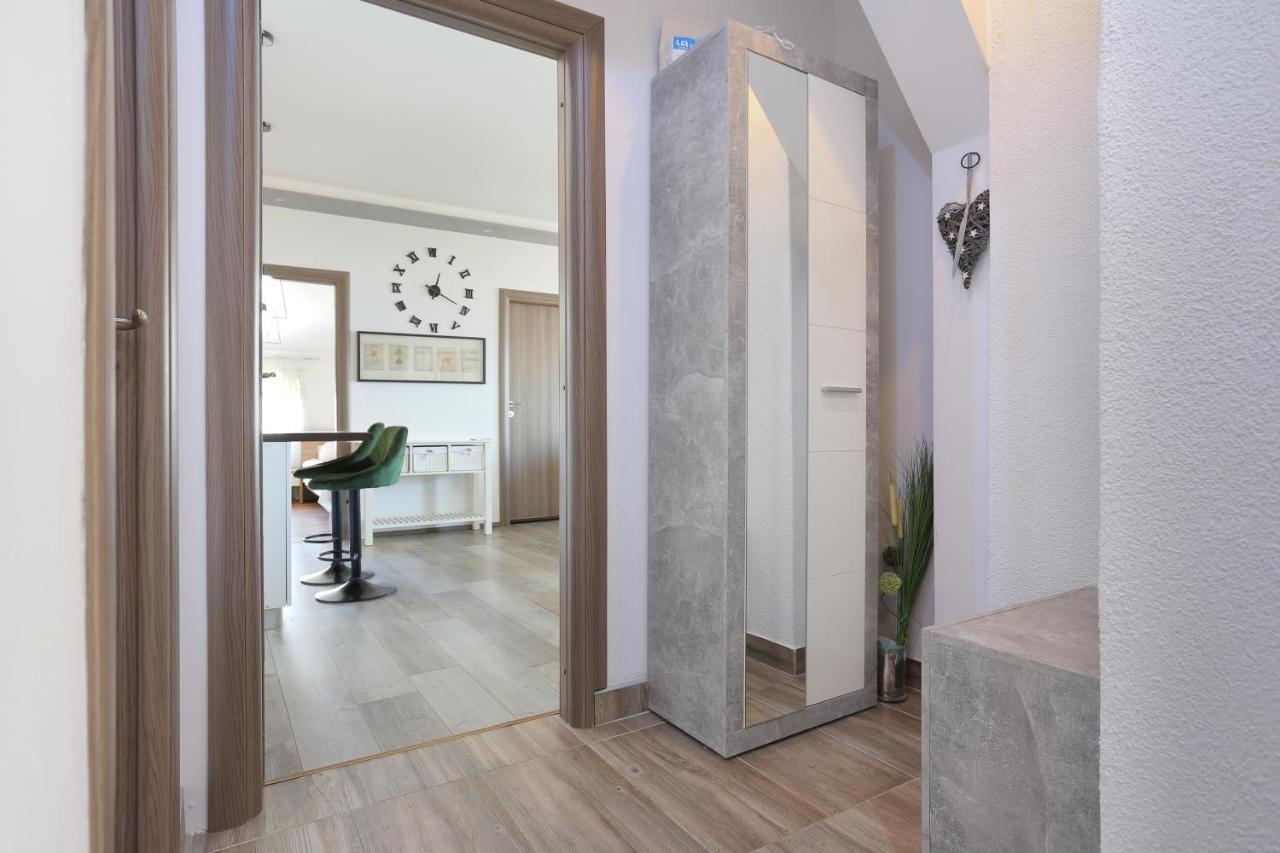 Apartments With A Parking Space Mastrinka, Ciovo - 4324 Trogir Bagian luar foto