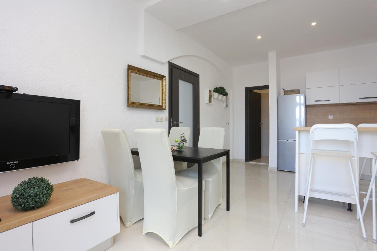 Apartments With A Parking Space Mastrinka, Ciovo - 4324 Trogir Bagian luar foto