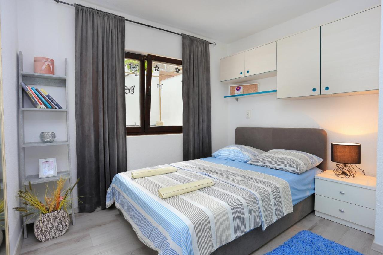 Apartments With A Parking Space Mastrinka, Ciovo - 4324 Trogir Bagian luar foto