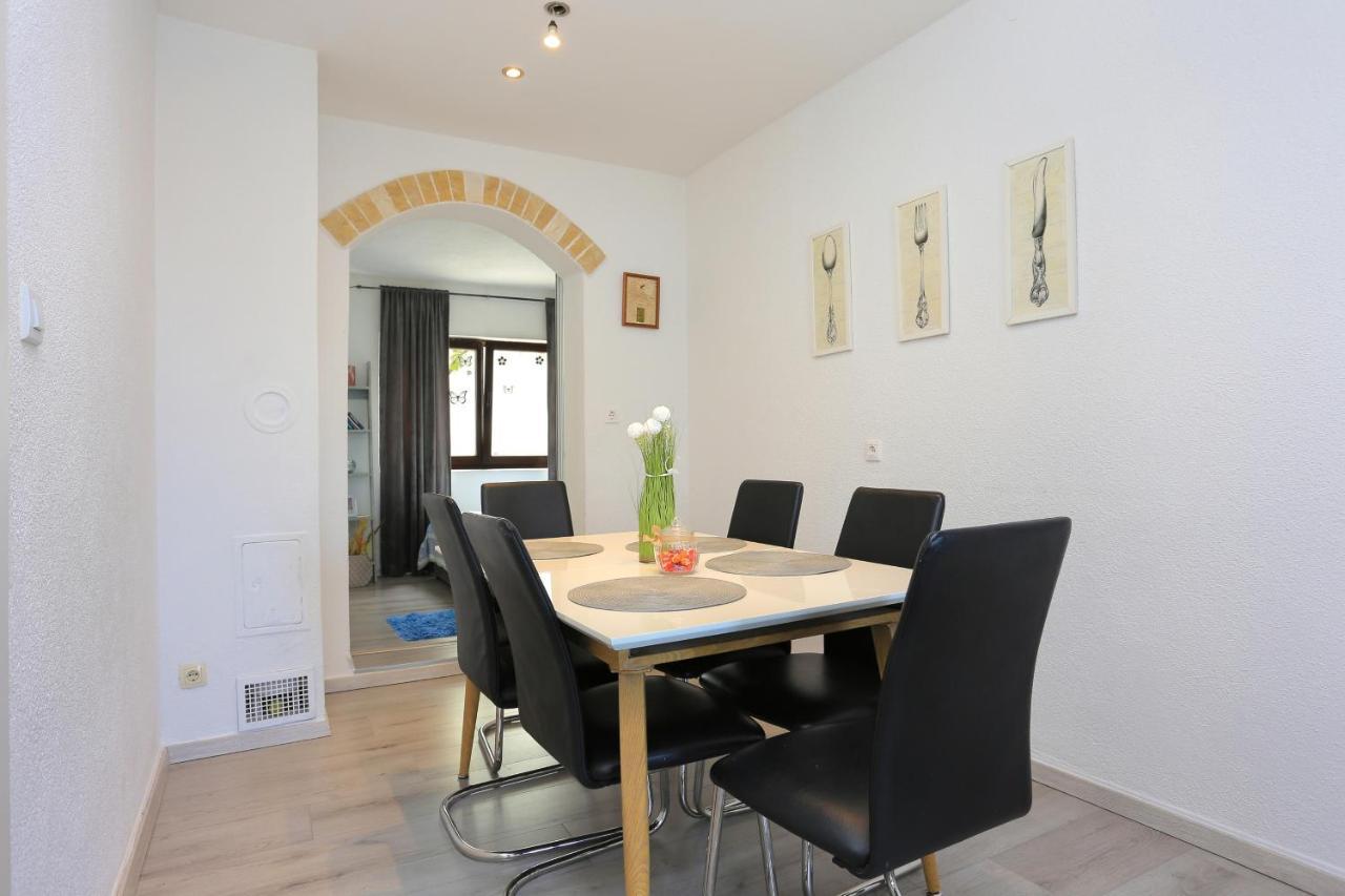 Apartments With A Parking Space Mastrinka, Ciovo - 4324 Trogir Bagian luar foto
