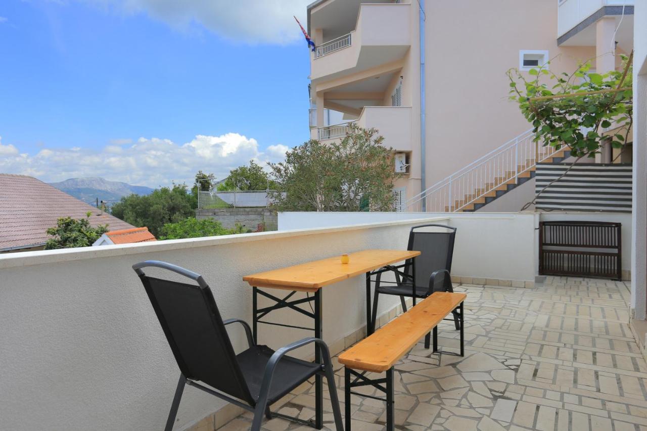 Apartments With A Parking Space Mastrinka, Ciovo - 4324 Trogir Bagian luar foto